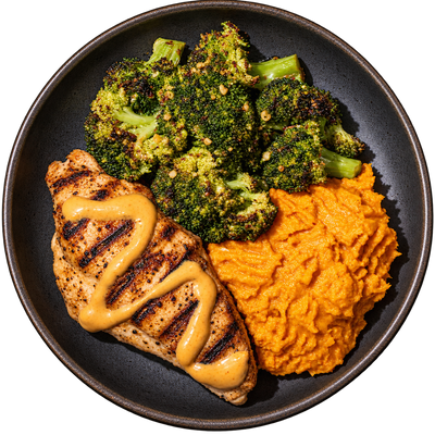 19 - Pollo a la Parrilla Paleo --- con Puré de Camote, Brócoli y Salsa Agria (GF)