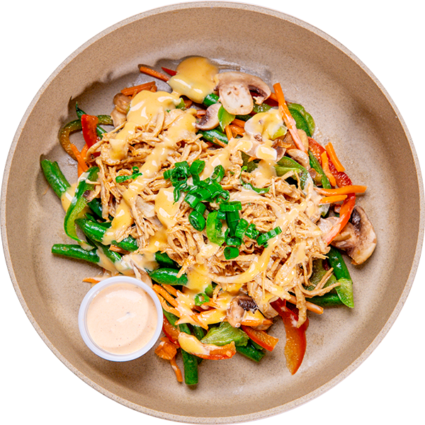 18 - Bowl de Rollo de Huevo Paleo --- con Ensalada de Vegetales y Salsa Firecracker